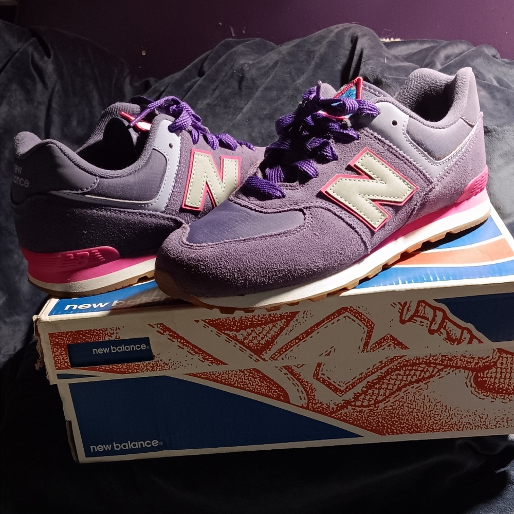 New Balance Purple Sneakers youth6.5 ( womans 8.5)